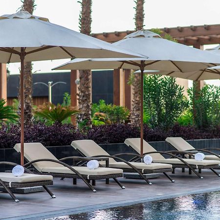 Movenpick Hotel And Residences Ер-Ріяд Екстер'єр фото Pool at the hotel
