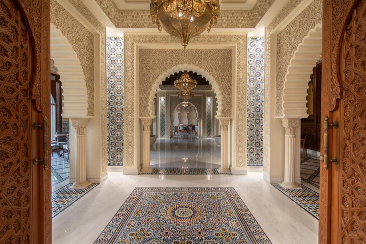 Movenpick Hotel And Residences Ер-Ріяд Екстер'єр фото The lobby of the hotel