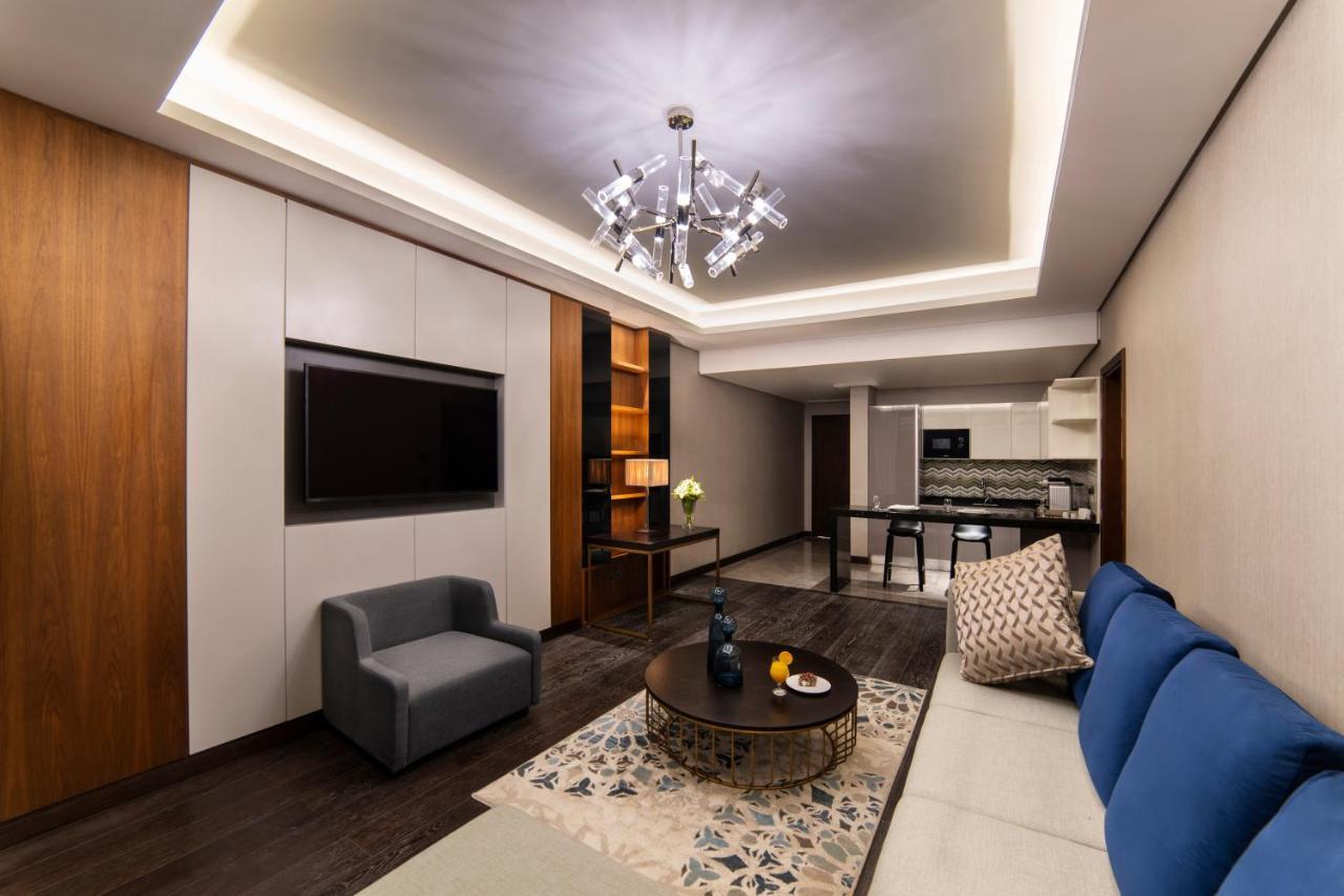 Movenpick Hotel And Residences Ер-Ріяд Екстер'єр фото A suite at the hotel