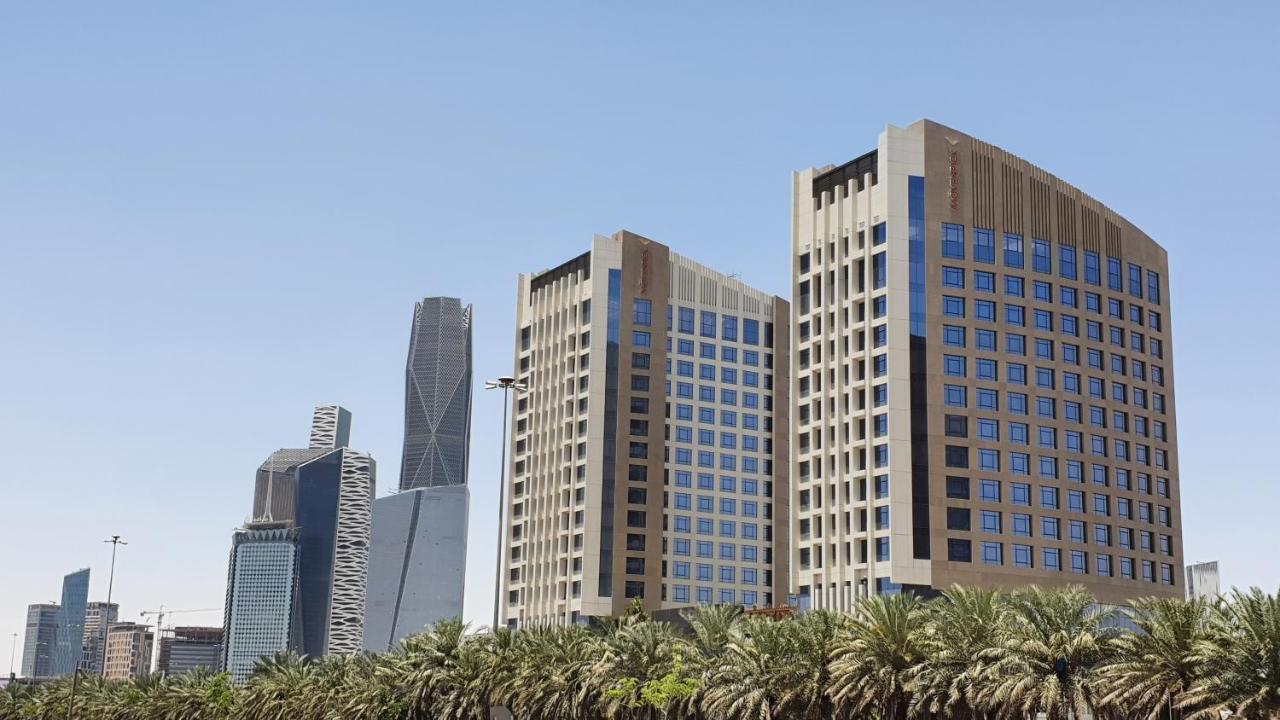 Movenpick Hotel And Residences Ер-Ріяд Екстер'єр фото Riyadh skyline