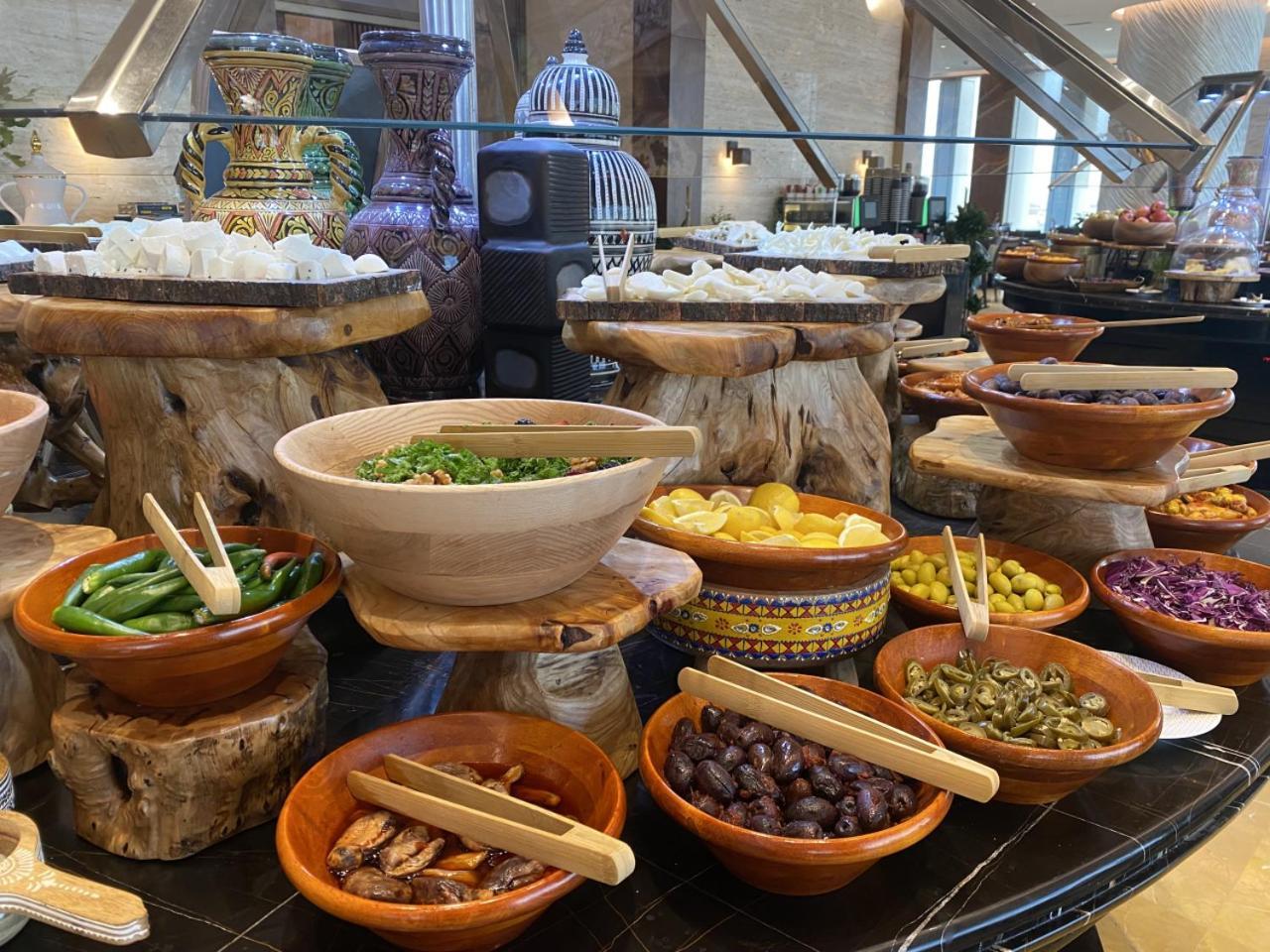 Movenpick Hotel And Residences Ер-Ріяд Екстер'єр фото A selection of tapas at a buffet