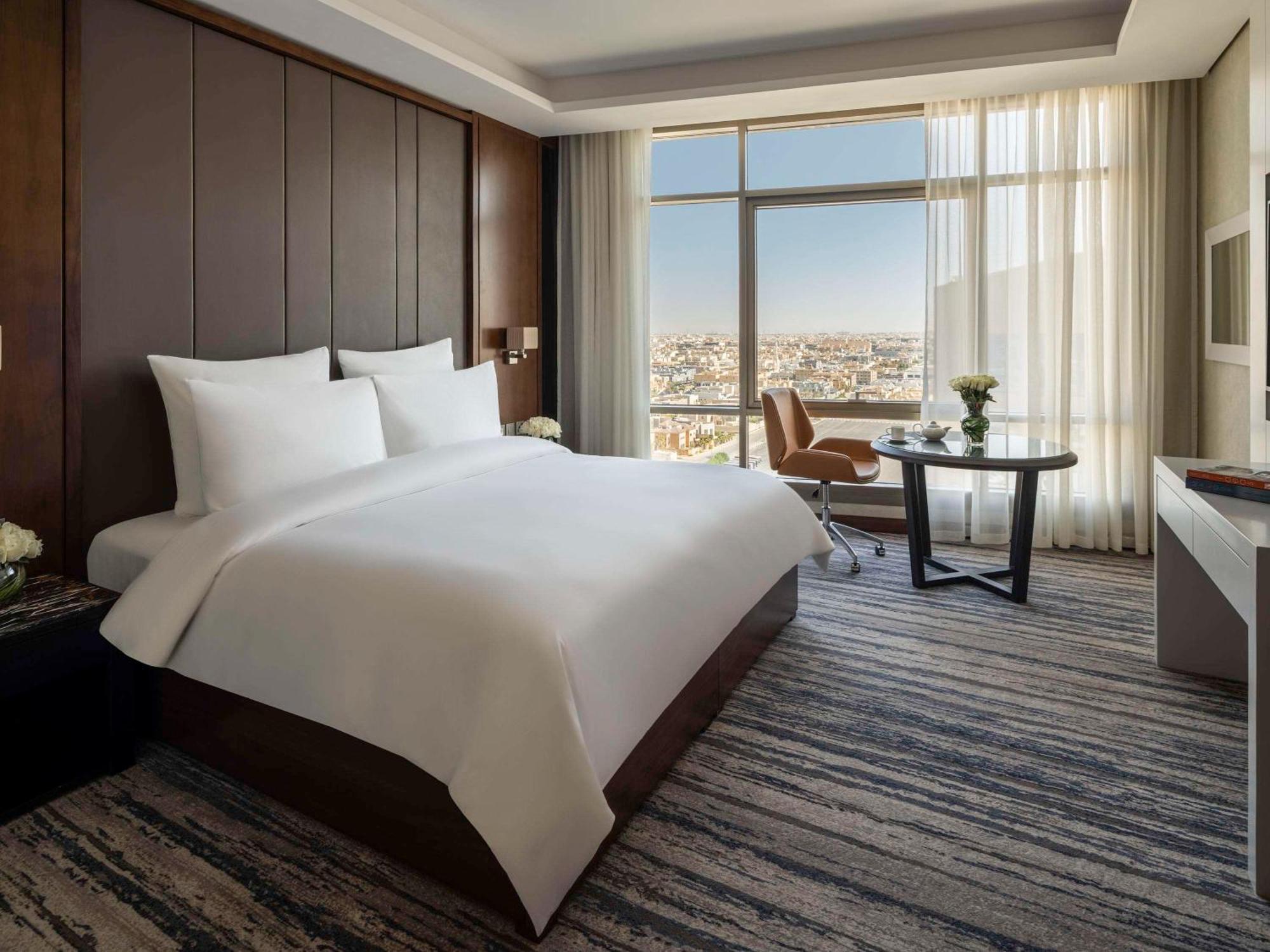 Movenpick Hotel And Residences Ер-Ріяд Екстер'єр фото Deluxe King