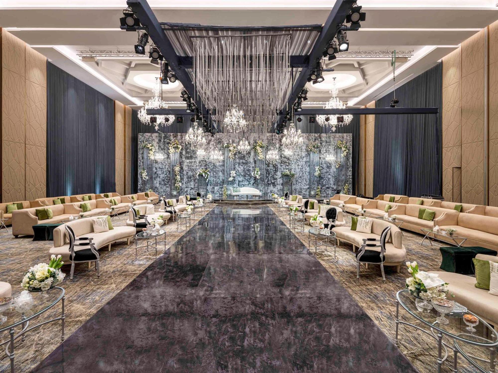 Movenpick Hotel And Residences Ер-Ріяд Екстер'єр фото The ballroom