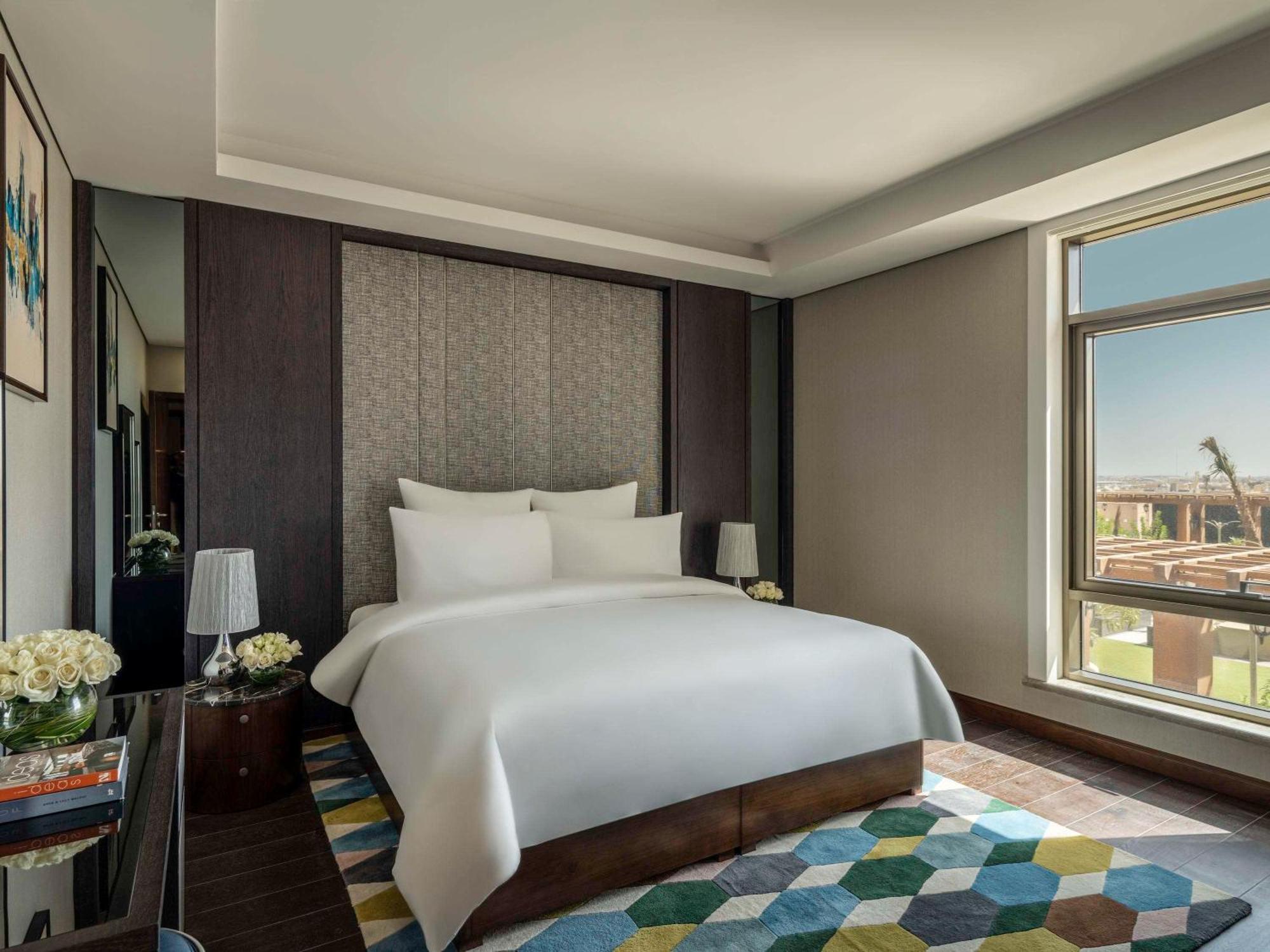 Movenpick Hotel And Residences Ер-Ріяд Екстер'єр фото A bedroom at the hotel