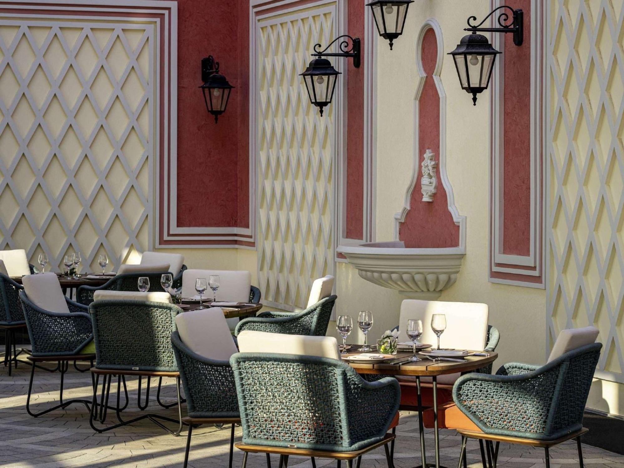 Movenpick Hotel And Residences Ер-Ріяд Екстер'єр фото The restaurant