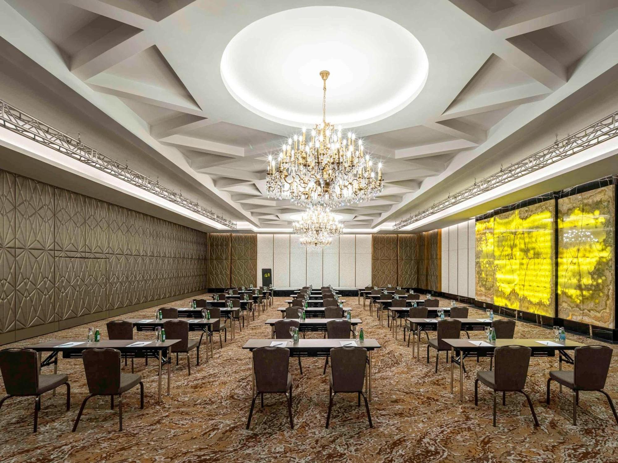 Movenpick Hotel And Residences Ер-Ріяд Екстер'єр фото The ballroom