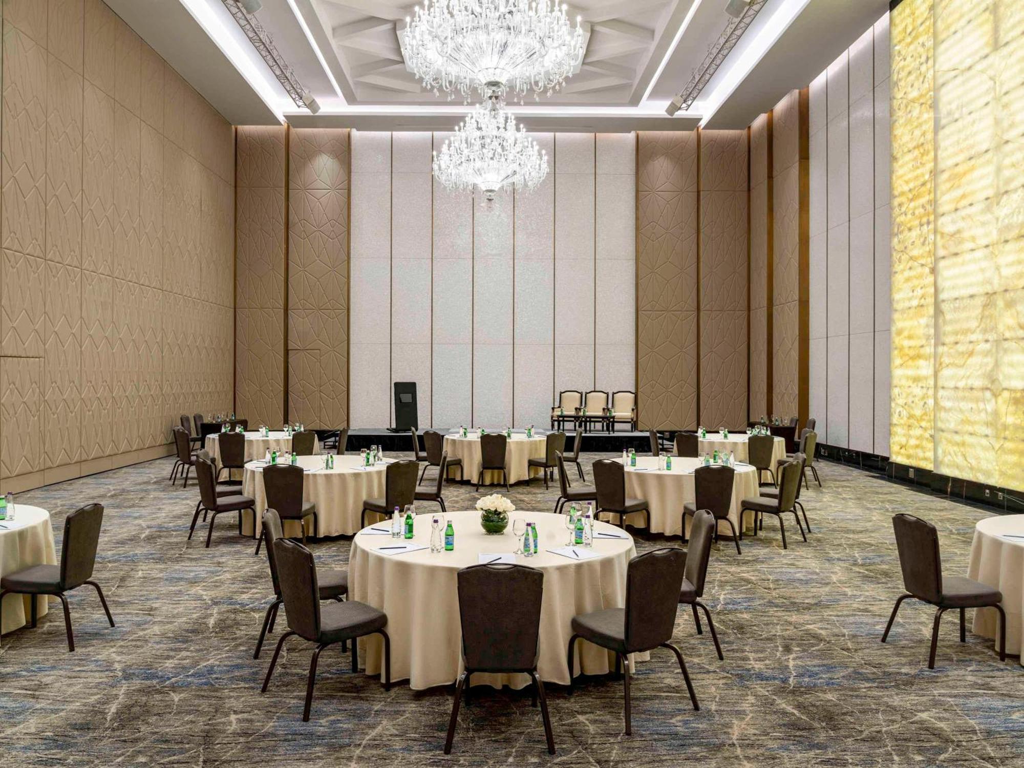 Movenpick Hotel And Residences Ер-Ріяд Екстер'єр фото The ballroom