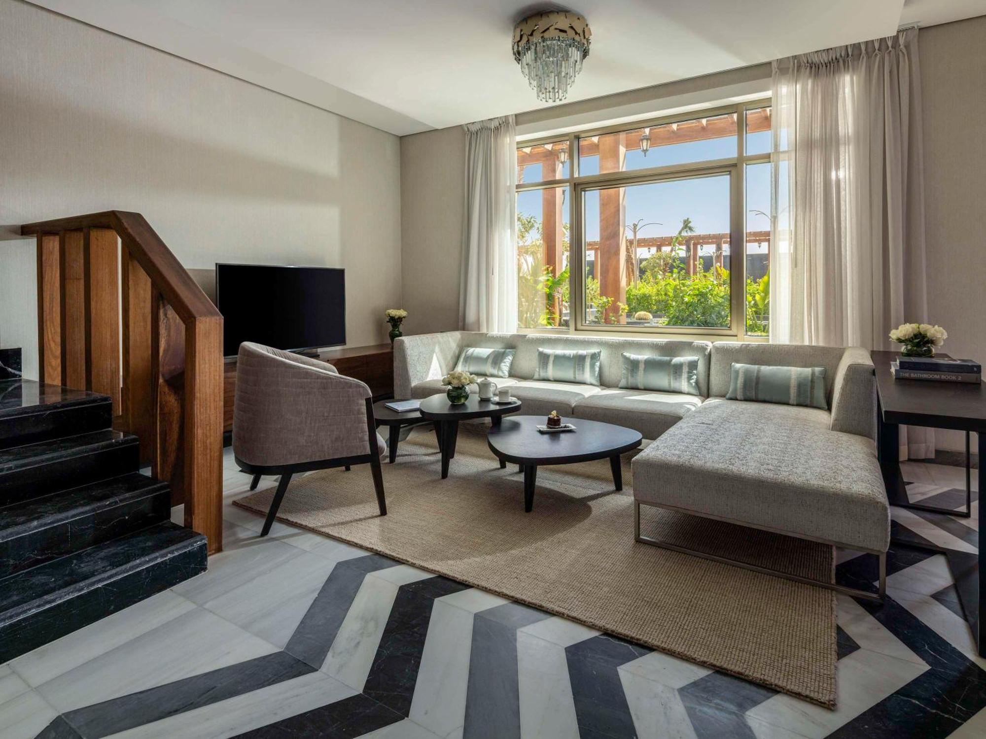 Movenpick Hotel And Residences Ер-Ріяд Екстер'єр фото A living room at the hotel