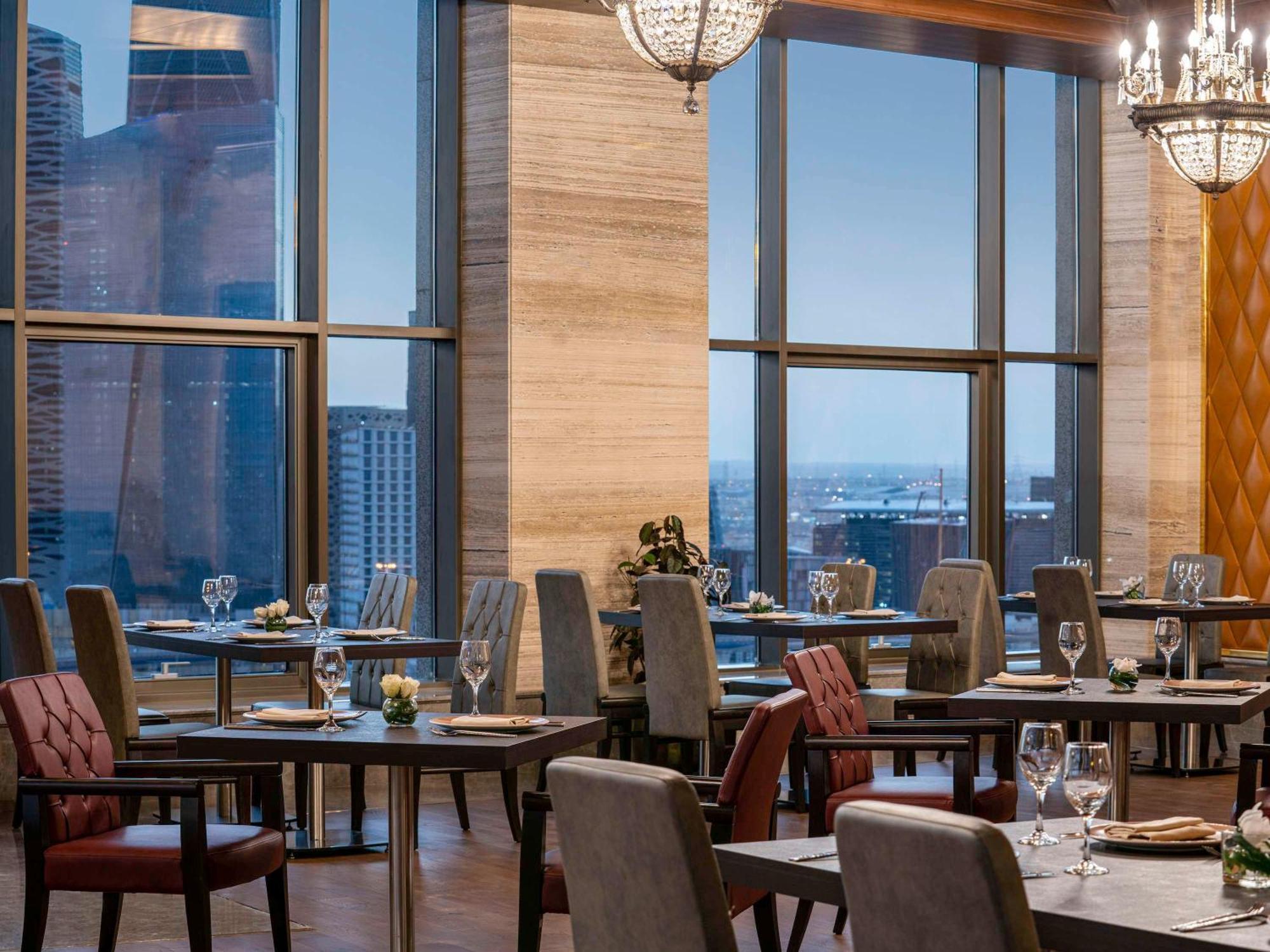 Movenpick Hotel And Residences Ер-Ріяд Екстер'єр фото The restaurant