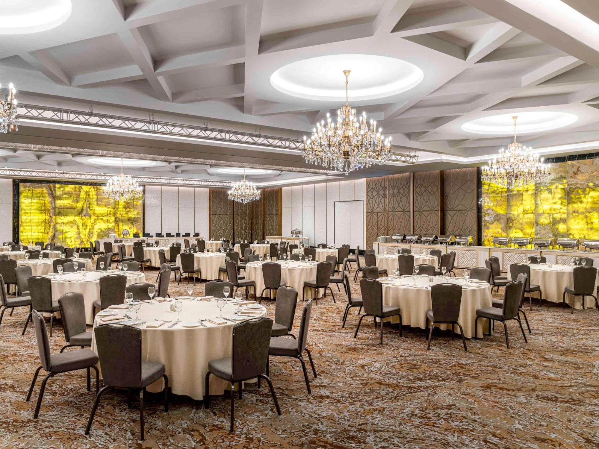 Movenpick Hotel And Residences Ер-Ріяд Екстер'єр фото The Grand Ballroom