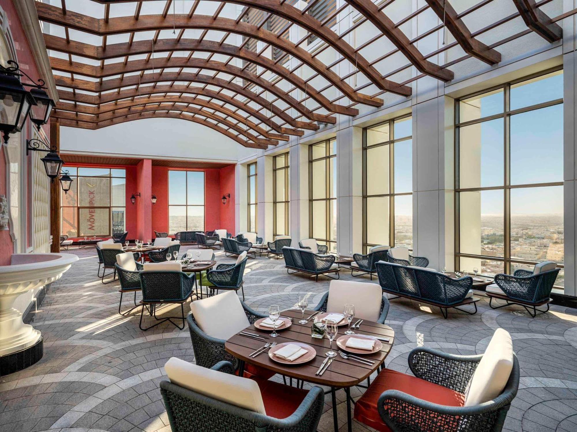 Movenpick Hotel And Residences Ер-Ріяд Екстер'єр фото The Terrace