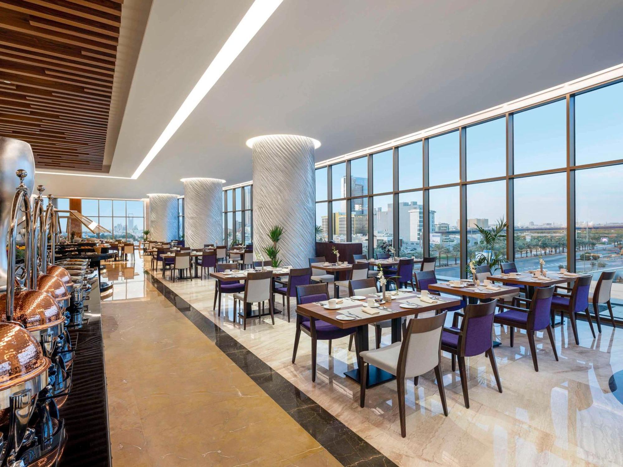 Movenpick Hotel And Residences Ер-Ріяд Екстер'єр фото The restaurant