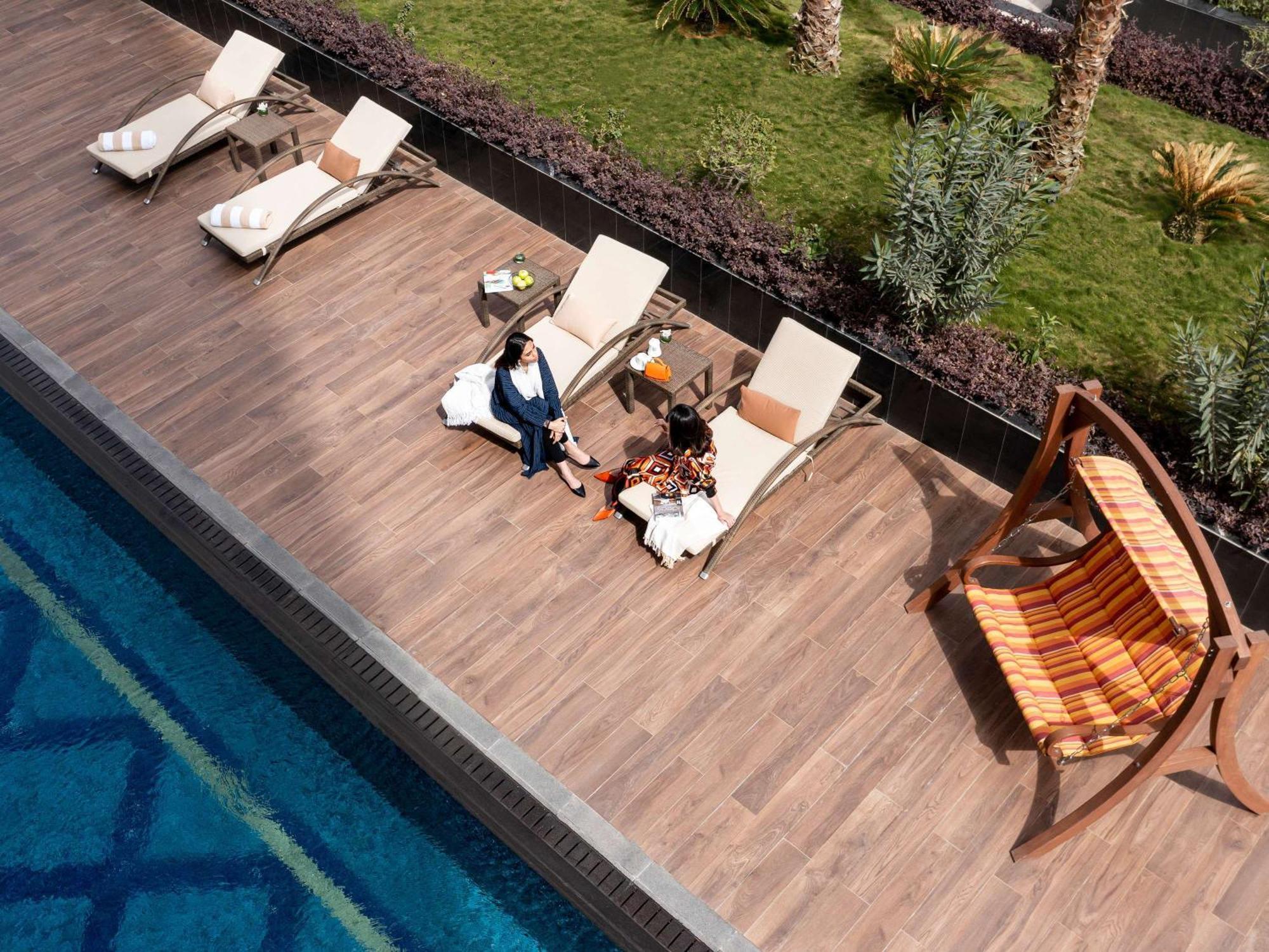 Movenpick Hotel And Residences Ер-Ріяд Екстер'єр фото The swimming pool at the hotel